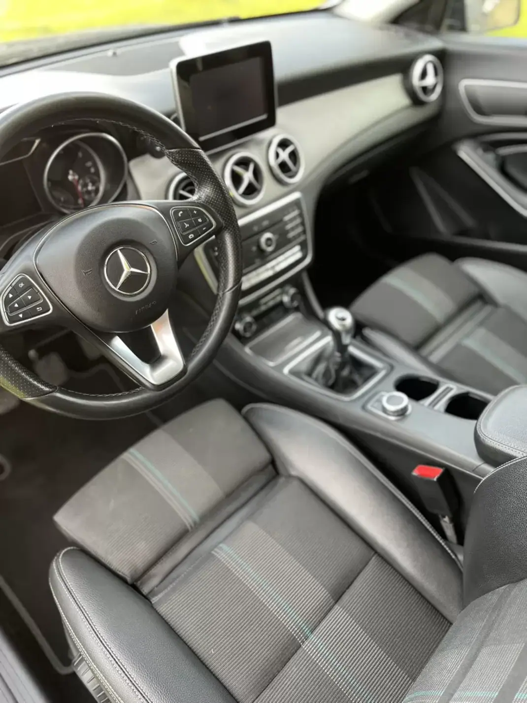 Mercedes-Benz CLA 200 2017 - 18900 EUR, 201000 km - AUTO.MOTO.pt - 201000km - foto 9 de 13