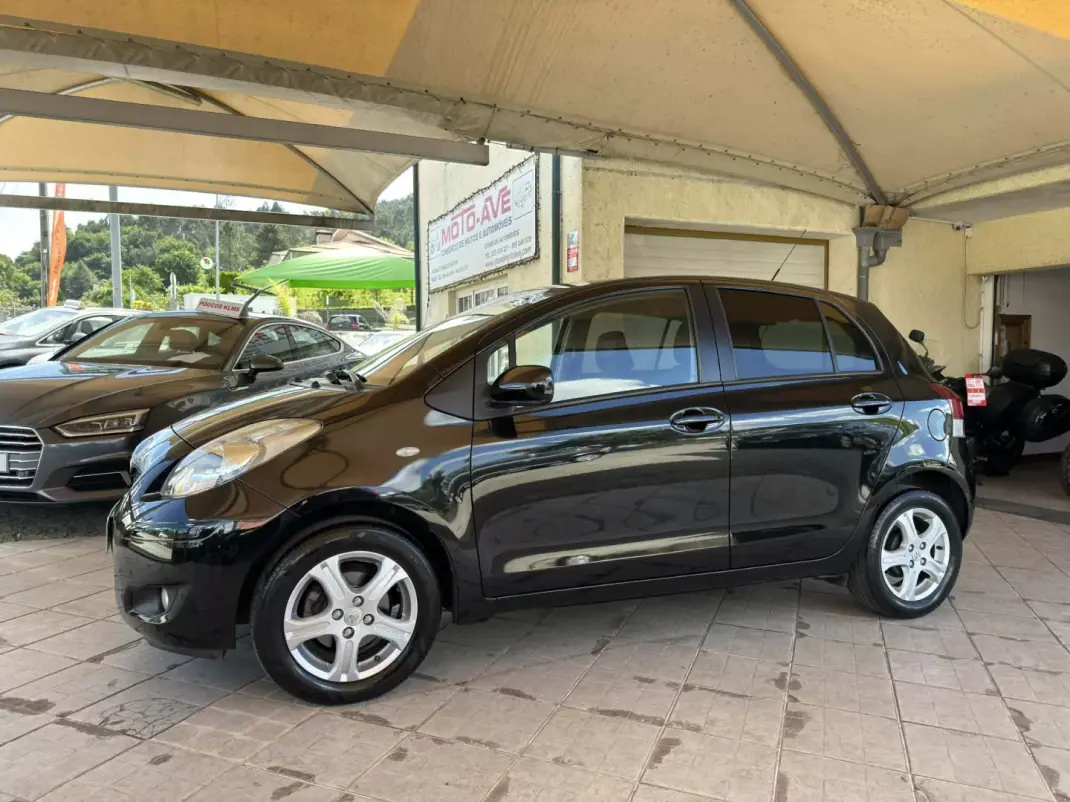 Toyota Yaris 2010 - 5500 EUR, 207295 km - AUTO.MOTO.pt - 207295km - foto 4 de 26
