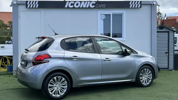 Peugeot 208 1.2 PureTech Signature 2019 Gasolina