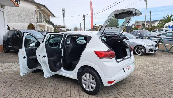 Dacia Sandero 2021 - 12900 EUR, 82644 km - AUTO.MOTO.pt - 82644km - foto 3 de 29