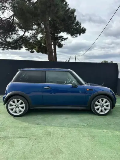 MINI Cooper 2004 - 7000 EUR, 214300 km - AUTO.MOTO.pt - 214300km - foto 5 de 9