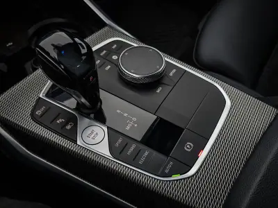 BMW 330 2021 - 35000 EUR, 85000 km - AUTO.MOTO.pt - 85000km - foto 11 de 44