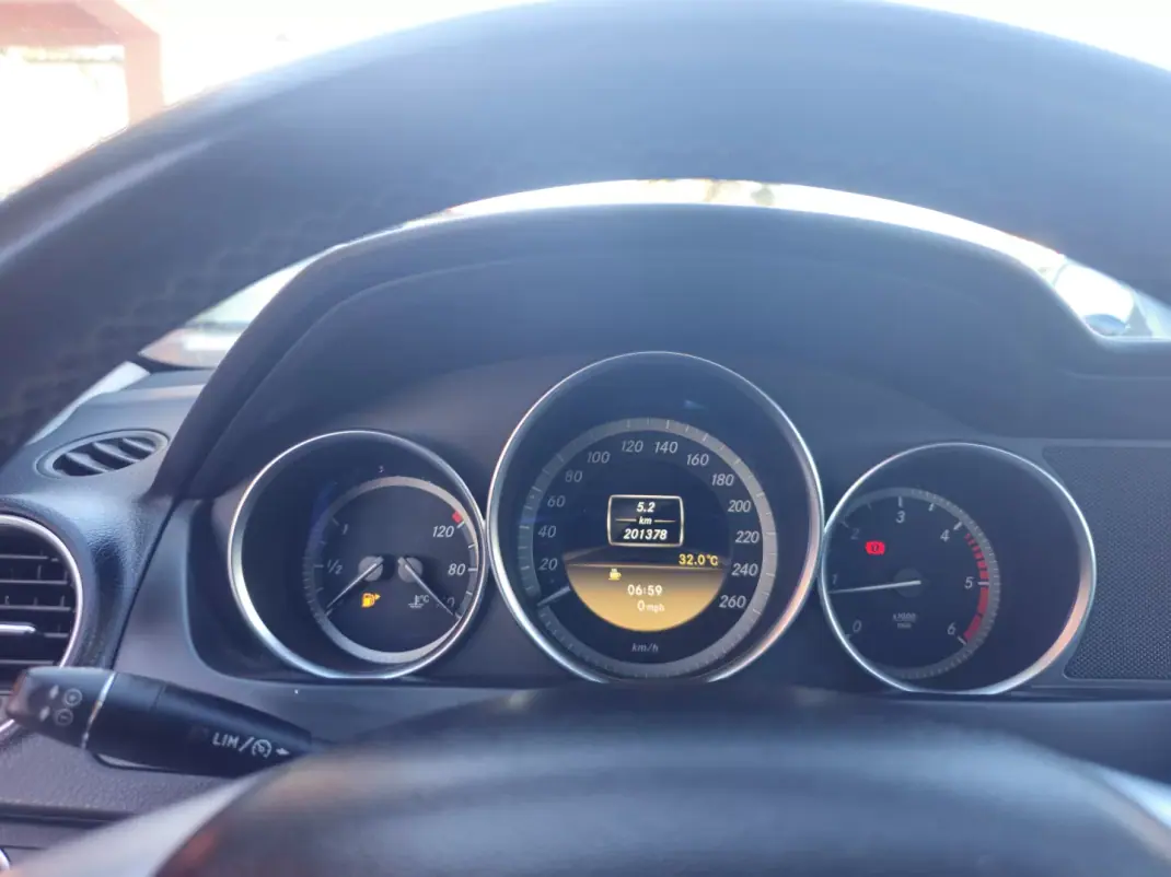 Mercedes-Benz C 200 2012 - 11990 EUR, 201378 km - 201378km - foto 7 de 12