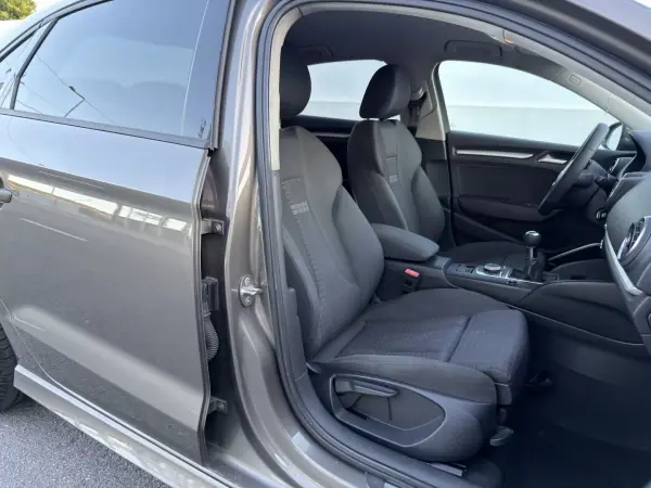 Audi A3 Limousine 2016 - 16800 EUR, 187641 km - AUTO.MOTO.pt - 187641km - foto 10 de 19