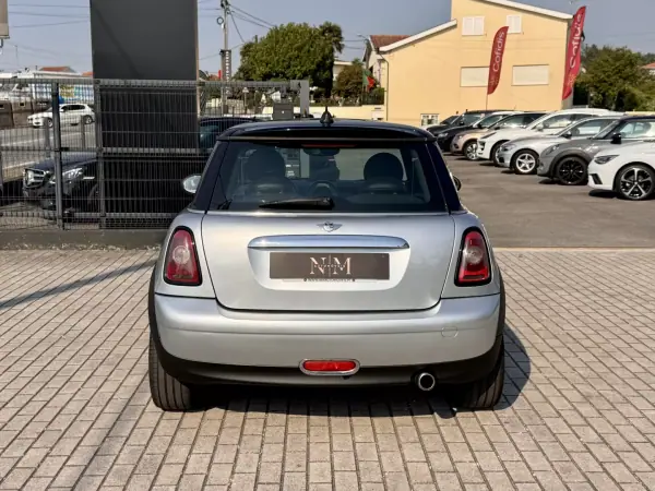 MINI 3 Portas 2007 - 6990 EUR, 220000 km - AUTO.MOTO.pt - 220000km - foto 4 de 18