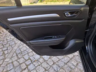 Renault Mégane Sport Tourer 2017 - 11500 EUR, 150000 km - AUTO.MOTO.pt - 150000km - foto 14 de 20