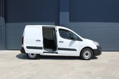 Peugeot Partner 1.6 Blue-HDi Confort L1 2018 - 10000 EUR, 235830 km - AUTO.MOTO.pt - 235830km - foto 4 de 17