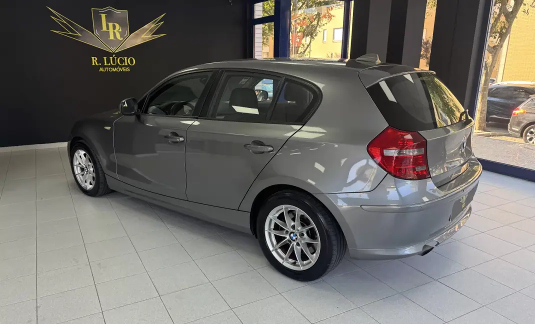 BMW 118 2010 - 9500 EUR, 241971 km - AUTO.MOTO.pt - 241971km - foto 11 de 28