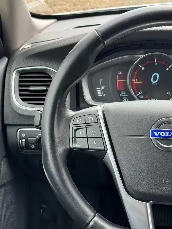 Volvo V60 2014 - 12950 EUR, 130000 km - 130000km - foto 19 de 27
