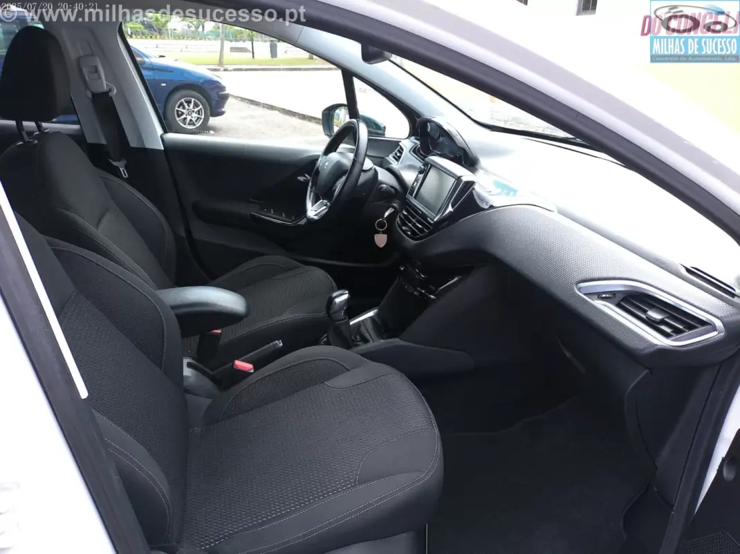 Peugeot 208 2019 - 12250 EUR, 136000 km - AUTO.MOTO.pt - 136000km - foto 2 de 23