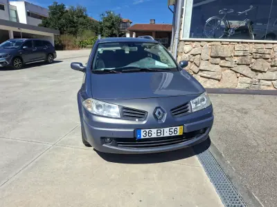 Renault Mégane 2006 - 2700 EUR, 236305 km - AUTO.MOTO.pt - 236305km - foto 3 de 10