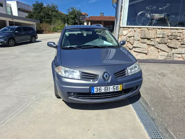Renault Mégane 2006 - 2700 EUR, 236305 km - AUTO.MOTO.pt - 236305km - foto 3 de 10