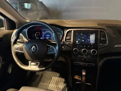 Renault Mégane 2021 - 18900 EUR, 112347 km - AUTO.MOTO.pt - 112347km - foto 13 de 21