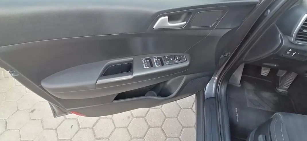 Kia Sportage 2018 - 17800 EUR, 67300 km - AUTO.MOTO.pt - 67300km - foto 7 de 21