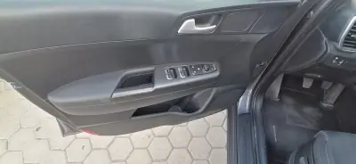 Kia Sportage 2018 - 17800 EUR, 67300 km - AUTO.MOTO.pt - 67300km - foto 7 de 21