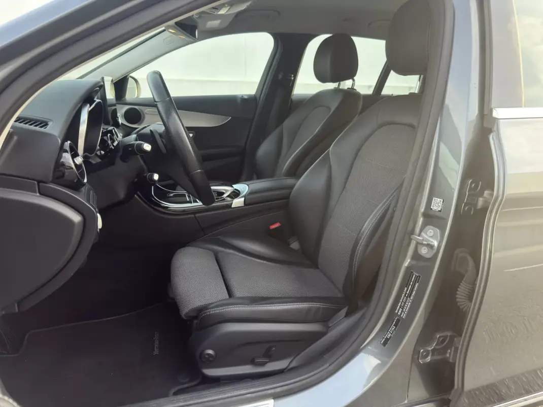 Mercedes-Benz C 250 2018 - 24500 EUR, 173000 km - AUTO.MOTO.pt - 173000km - foto 10 de 21