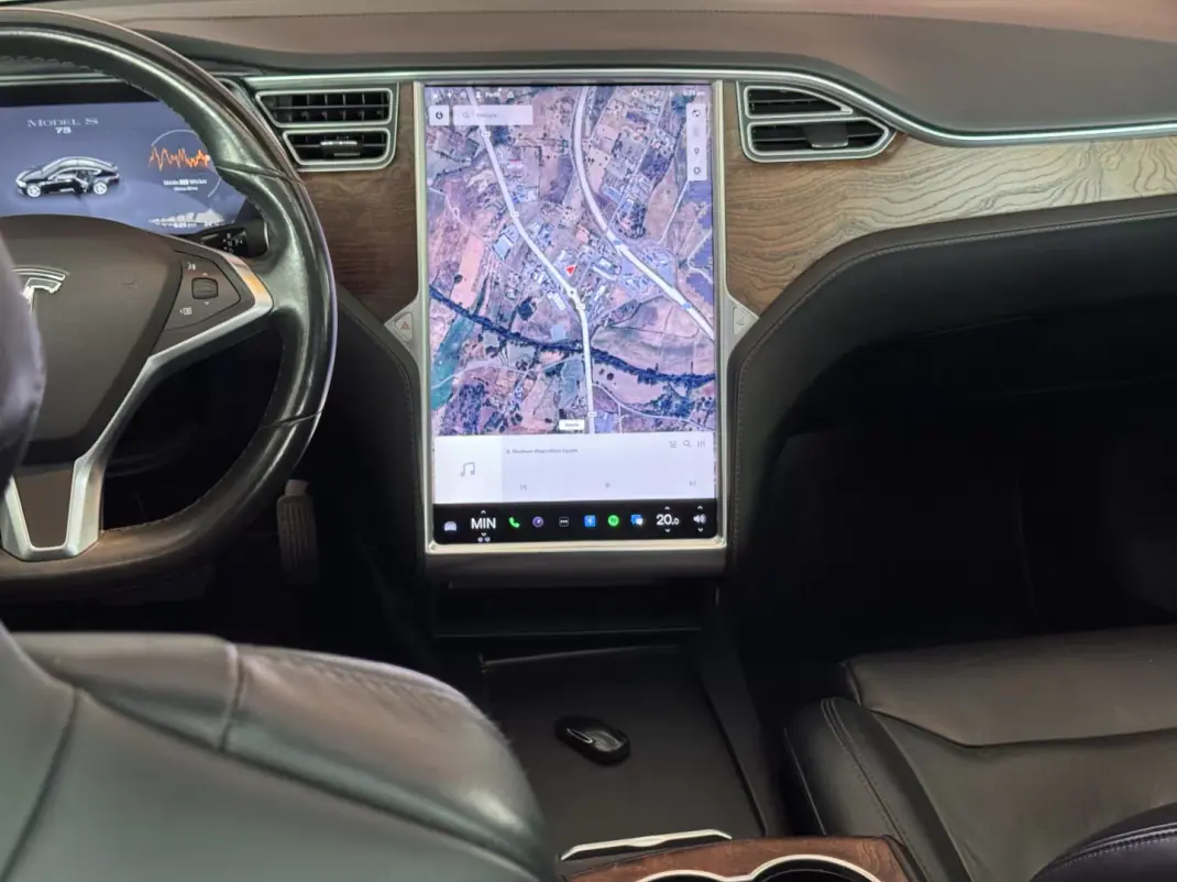 Tesla Model S 2017 - 25990 EUR, 151612 km - 151612km - foto 20 de 23