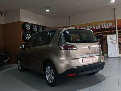 Renault Scénic 2015 - 10990 EUR, 159000 km - AUTO.MOTO.pt - 159000km - foto 3 de 19