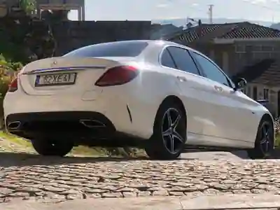 Mercedes-Benz C 350 2018 - 24999 EUR, 102000 km - AUTO.MOTO.pt - 102000km - foto 4 de 7