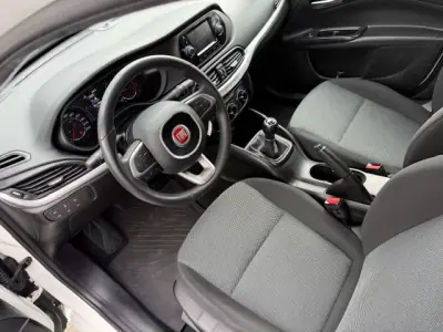 Fiat Tipo 2020 - 14900 EUR, 66570 km - AUTO.MOTO.pt - 66570km - foto 10 de 11