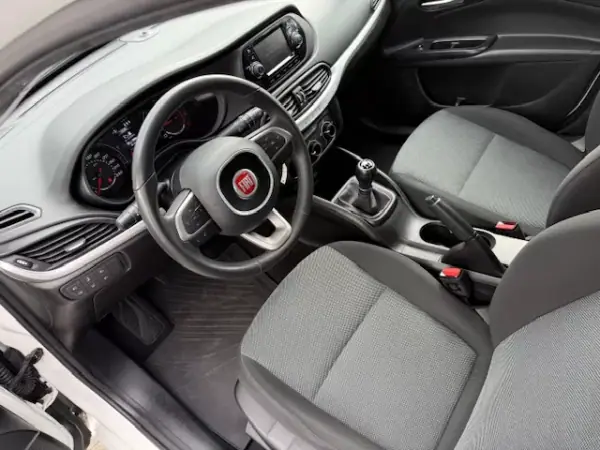 Fiat Tipo 2020 - 14900 EUR, 66570 km - AUTO.MOTO.pt - 66570km - foto 10 de 11