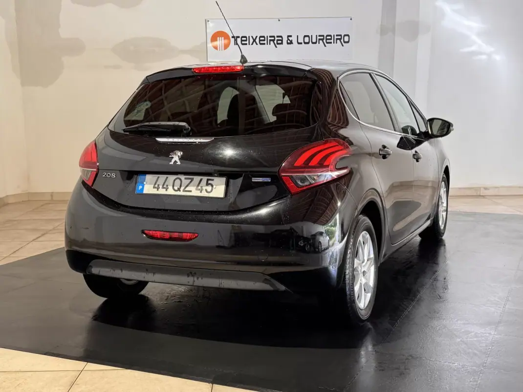 Peugeot 208 2016 - 9900 EUR, 90526 km - AUTO.MOTO.pt - 90526km - foto 5 de 22