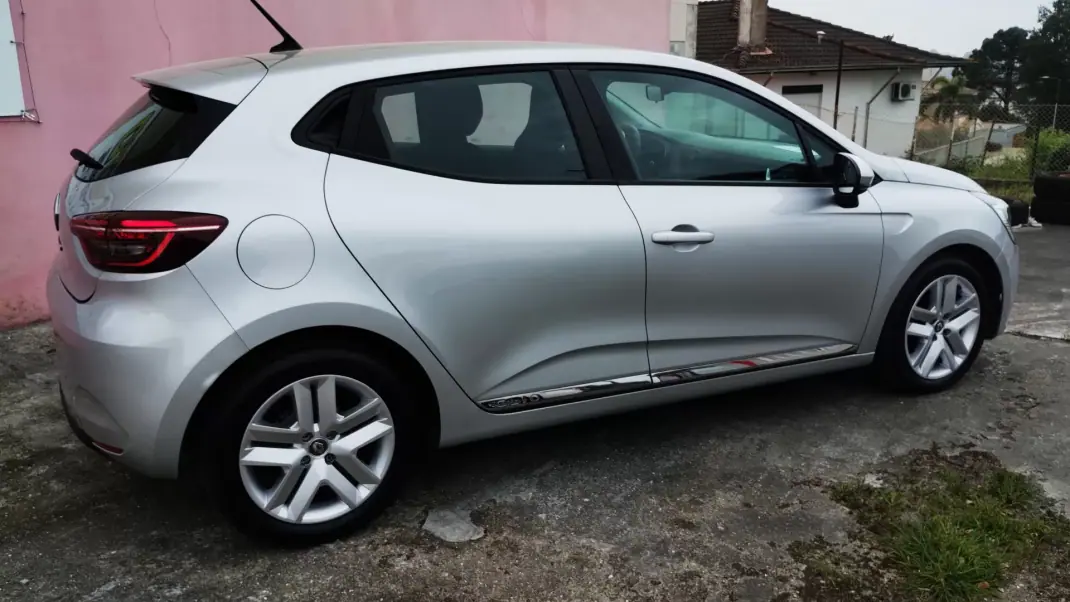 Renault Clio 2020 - 13500 EUR, 149999 km - AUTO.MOTO.pt - 149999km - foto 4 de 37