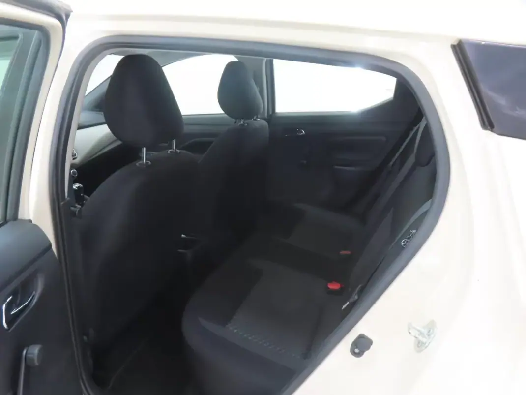 Nissan Micra 2021 - 13900 EUR, 49000 km - 49000km - foto 7 de 7