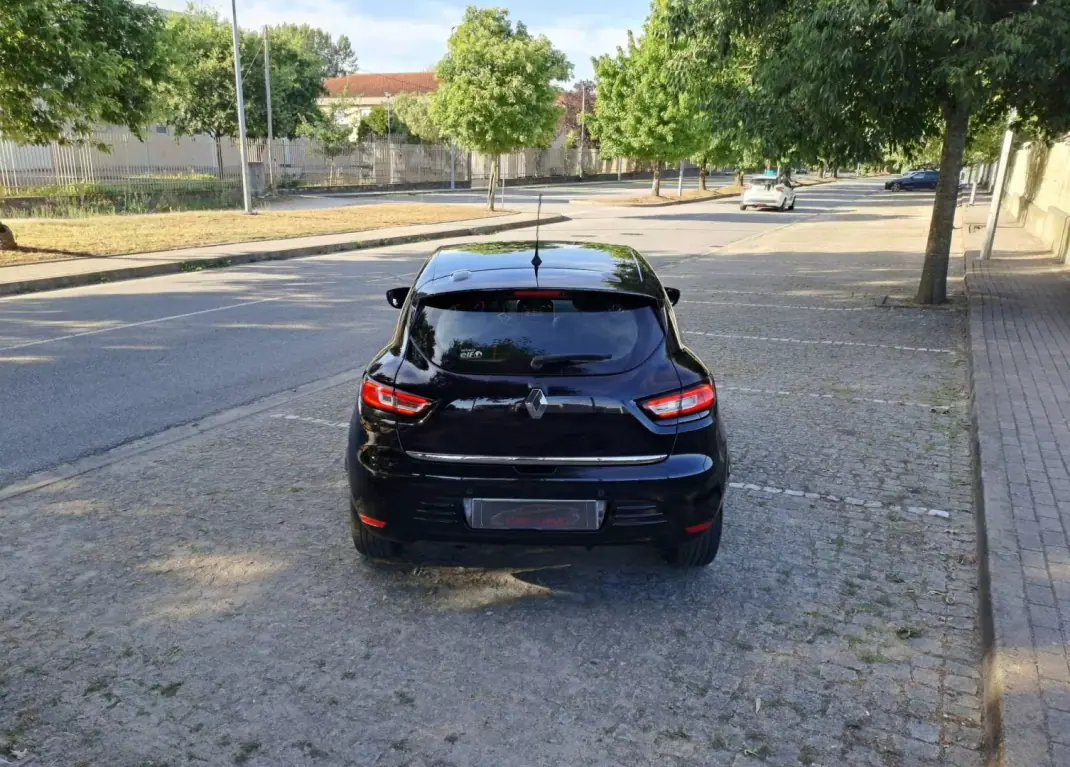 Renault Clio 2019 - 11990 EUR, 89000 km - 89000km - foto 5 de 12