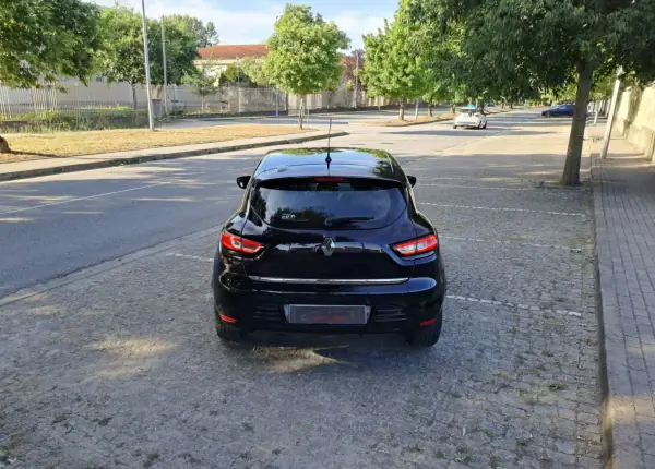 Renault Clio 2019 - 11990 EUR, 89000 km - AUTO.MOTO.pt - 89000km - foto 5 de 12