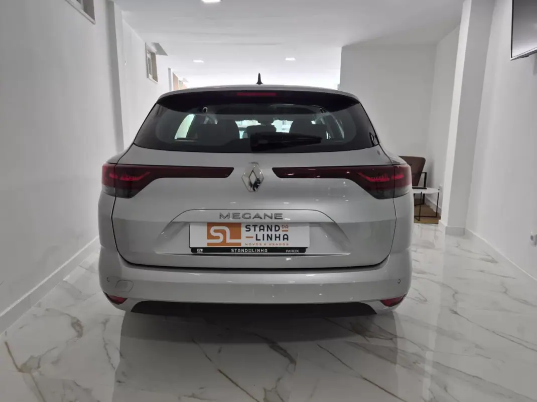 Renault Mégane Sport Tourer 2024 - 23500 EUR, 40782 km - AUTO.MOTO.pt - 40782km - foto 8 de 21