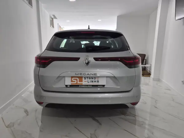 Renault Mégane Sport Tourer 2024 - 23500 EUR, 40782 km - AUTO.MOTO.pt - 40782km - foto 8 de 21