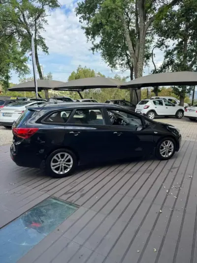 Kia Ceed SW 2015 - 8300 EUR, 151000 km - AUTO.MOTO.pt - 151000km - foto 4 de 13