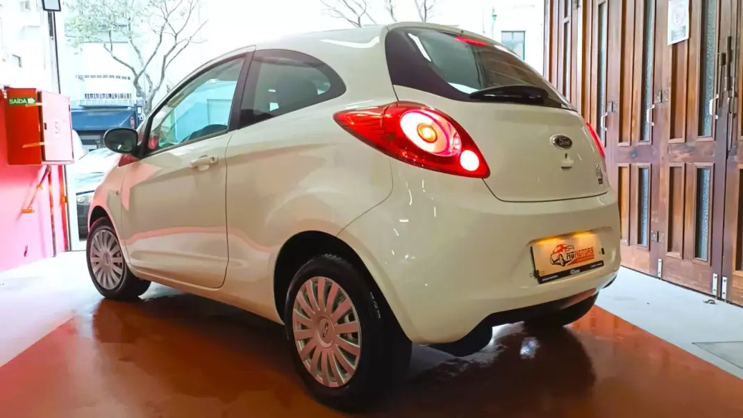 Ford KA 2015 - 7500 EUR, 111953 km - AUTO.MOTO.pt - 111953km - foto 10 de 46