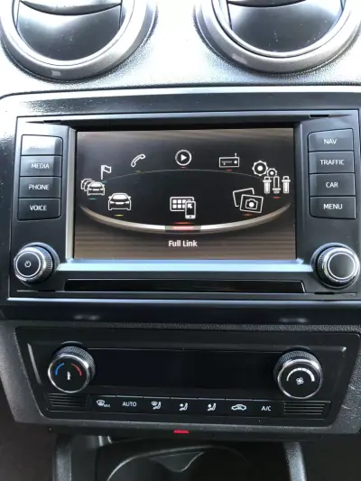 SEAT Ibiza 2016 - 10750 EUR, 142000 km - AUTO.MOTO.pt - 142000km - foto 17 de 33