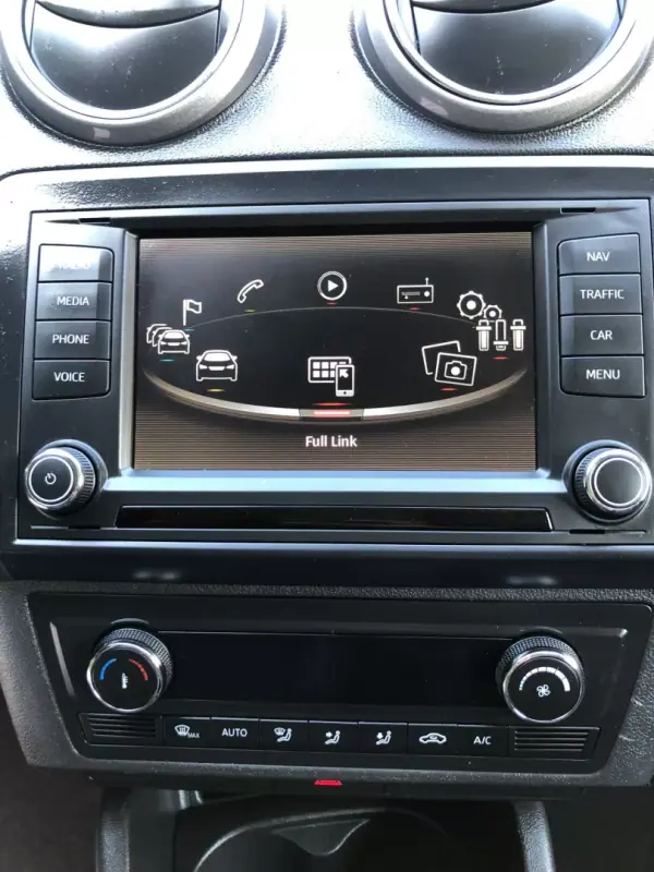 SEAT Ibiza 2016 - 10750 EUR, 142000 km - AUTO.MOTO.pt - 142000km - foto 17 de 33