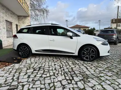 Renault Clio Sport Tourer 2015 - 8750 EUR, 190000 km - AUTO.MOTO.pt - 190000km - foto 5 de 35