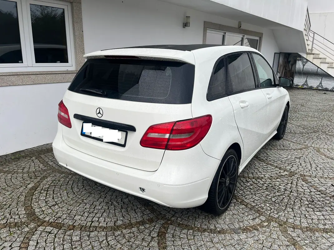 Mercedes-Benz B 180 2013 - 7000 EUR, 411000 km - AUTO.MOTO.pt - 411000km - foto 4 de 10