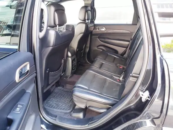 Jeep Grand Cherokee 2016 - 34950 EUR, 135350 km - AUTO.MOTO.pt - 135350km - foto 30 de 60