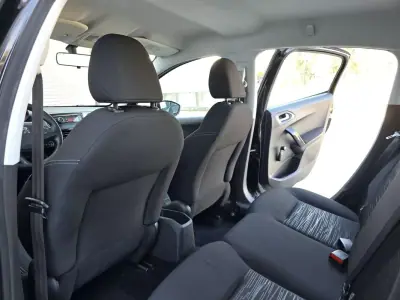 Peugeot 208 2012 - 7500 EUR, 137000 km - AUTO.MOTO.pt - 137000km - foto 22 de 25