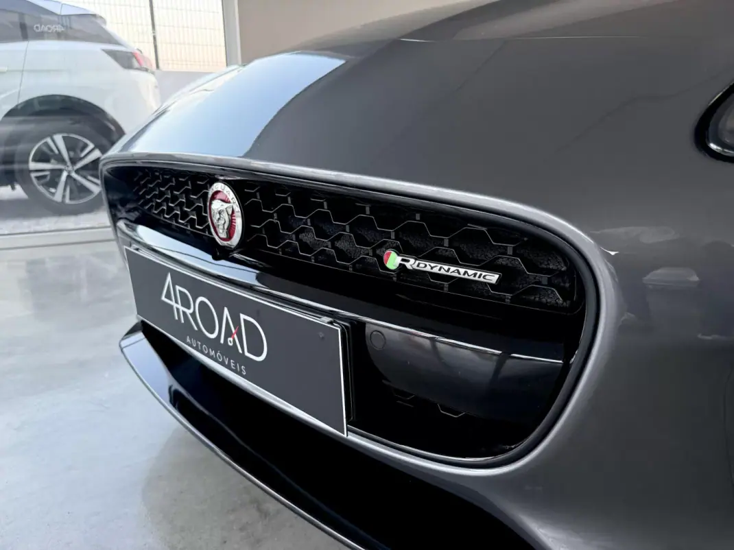 Jaguar F-Type 2018 - 46000 EUR, 64300 km - AUTO.MOTO.pt - 64300km - foto 16 de 135
