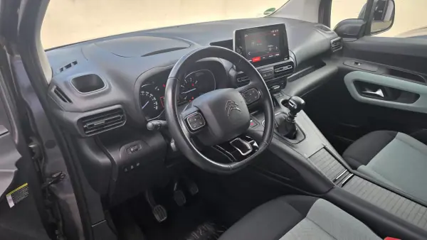 Citroën Berlingo 2019 - 15990 EUR, 138000 km - AUTO.MOTO.pt - 138000km - foto 7 de 11
