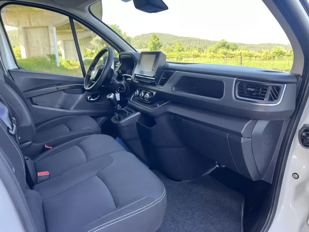 Renault TRAFIC 2.0 BlueDci L2H1 Longa Grand Confort 130 cv GPS 2022 - 21350 EUR, 46000 km - AUTO.MOTO.pt - 46000km - foto 22 de 34