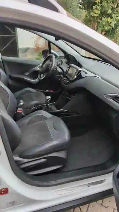 Peugeot 2008 2017 - 10990 EUR, 83000 km - foto 5 de 8
