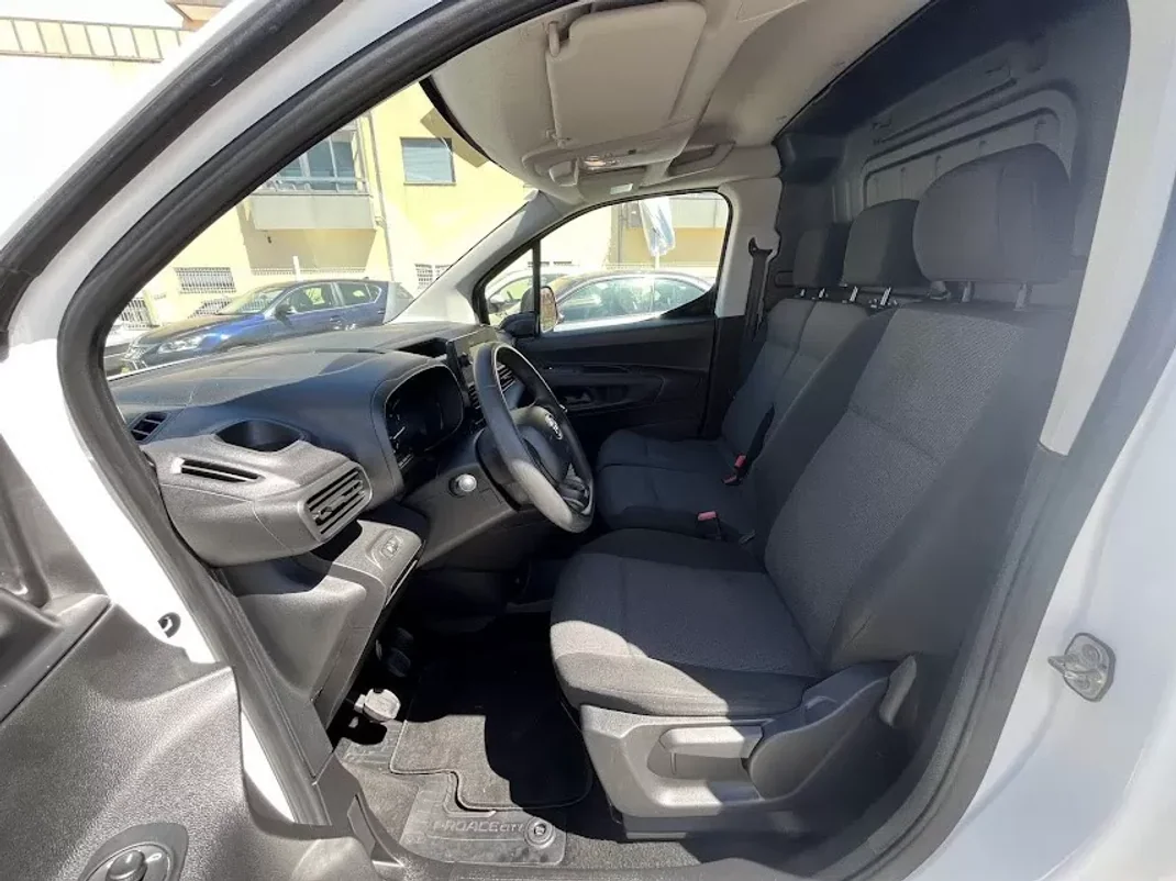Toyota PROACE CITY 1.5D 100cv EXCLUIVE 2020 - 16450 EUR, 62000 km - AUTO.MOTO.pt - 62000km - foto 10 de 35