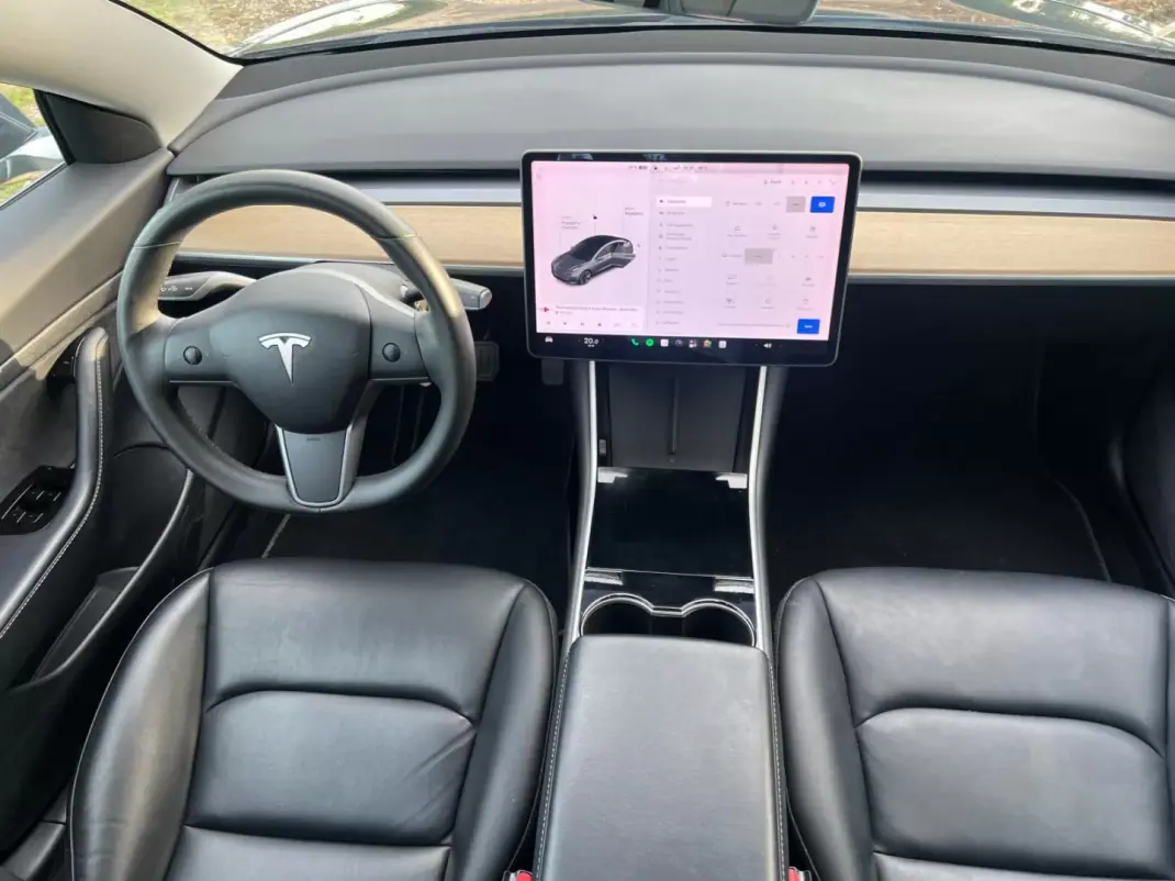 Tesla Model 3 2020 - 21900 EUR, 161211 km - AUTO.MOTO.pt - 161211km - foto 19 de 29