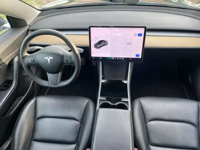 Tesla Model 3 2020 - 21900 EUR, 161211 km - AUTO.MOTO.pt - 161211km - foto 19 de 29