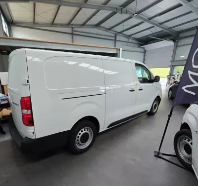 Toyota PROACE 2.0 D-4D Cool 6 Lug. 2022 - 22980 EUR, 41707 km - AUTO.MOTO.pt - 41707km - foto 12 de 17
