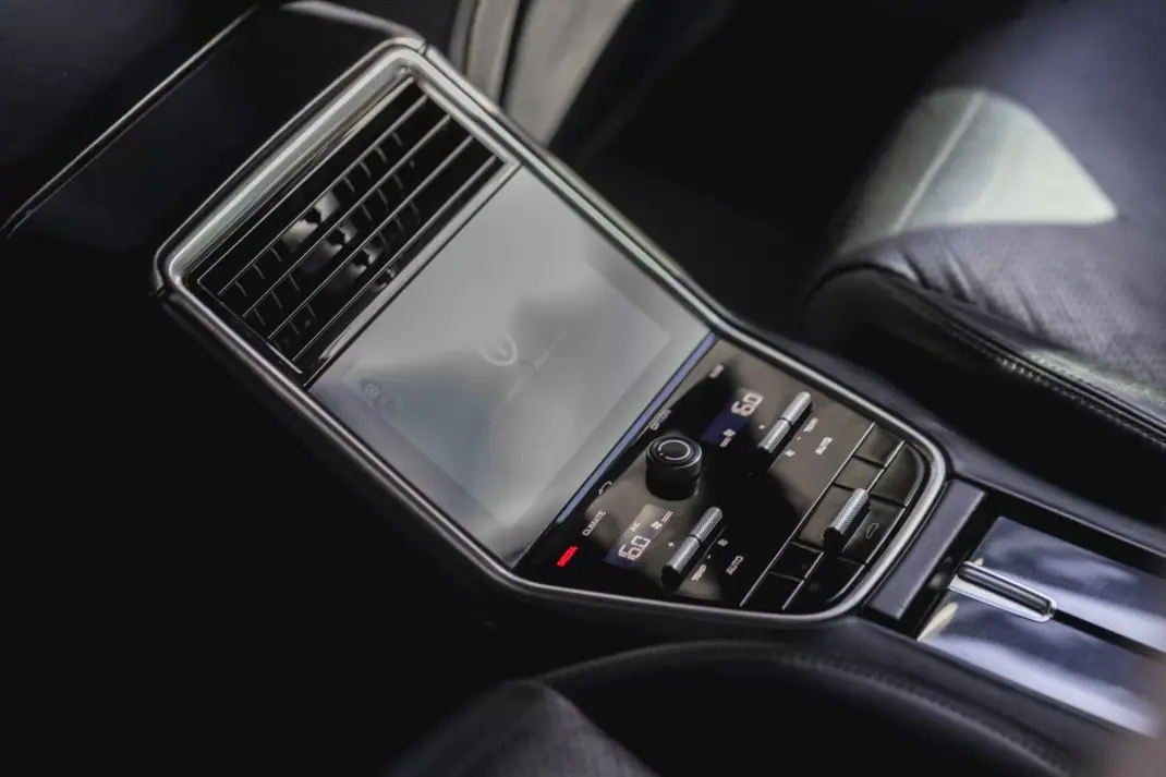 Porsche Panamera 2019 - 61900 EUR, 108300 km - 108300km - foto 25 de 46