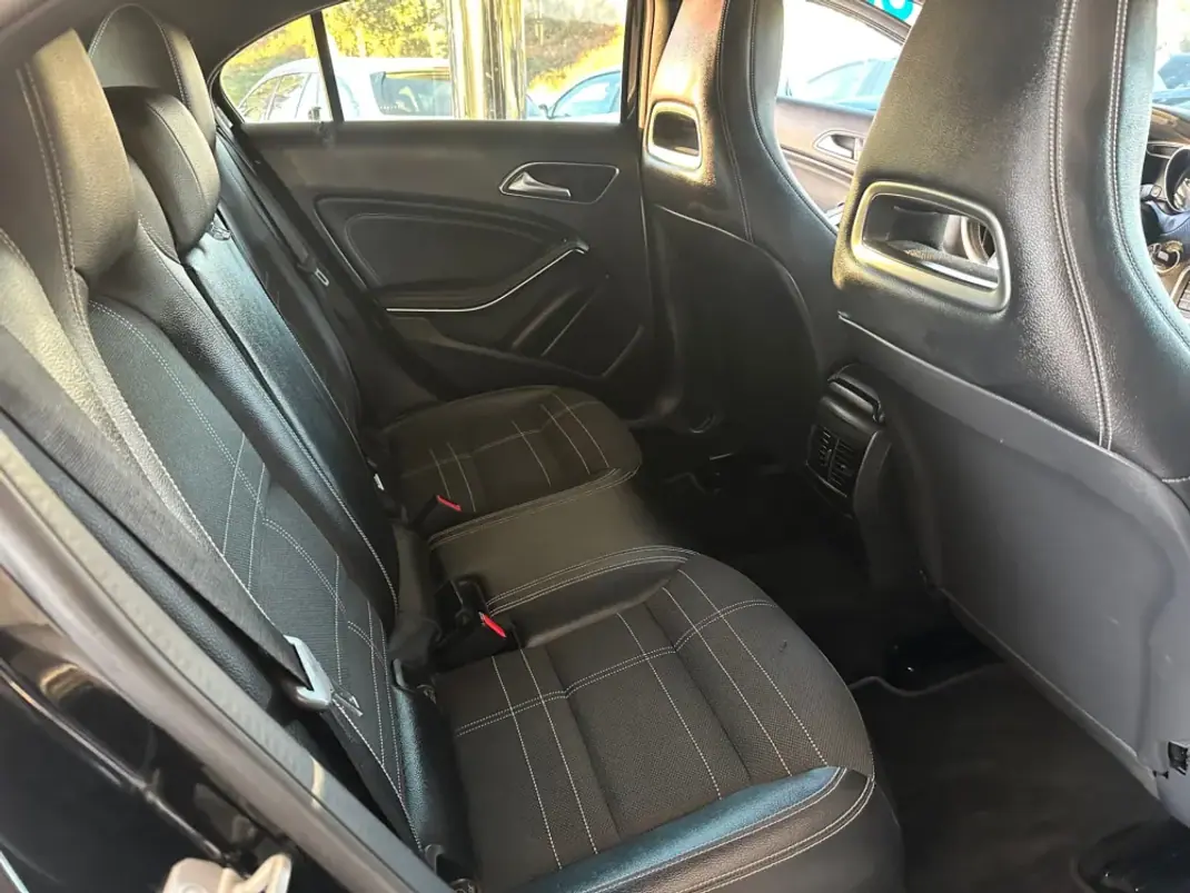 Mercedes-Benz A 180 2015 - 16690 EUR, 178000 km - 178000km - foto 25 de 26
